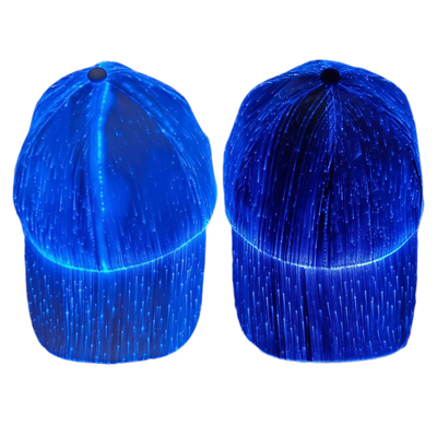 A incandescência luminosa ilumina os bonés de beisebol brancos do diodo emissor de luz com as 7 cores